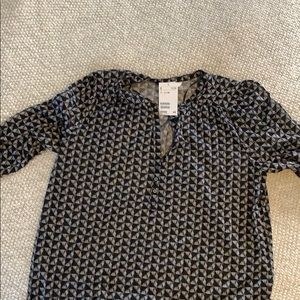 Patterned 3/4 black and white blouse